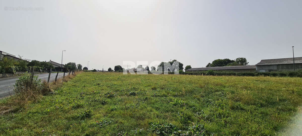 Terrain à OLBY