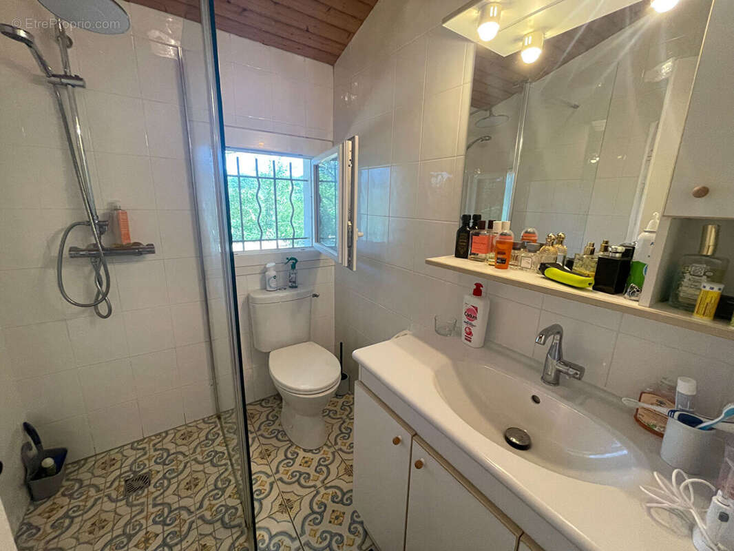 Charmante maison de plain-pied de quatre chambres avec piscine - photo 13