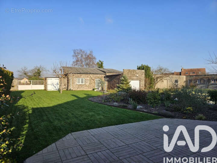 Maison 146 m² à Vaas  - photo 4