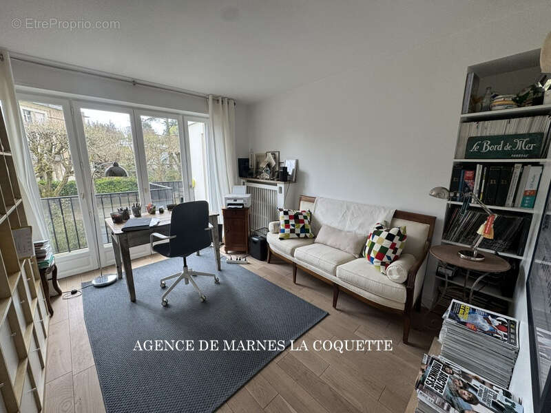 Maison à MARNES-LA-COQUETTE