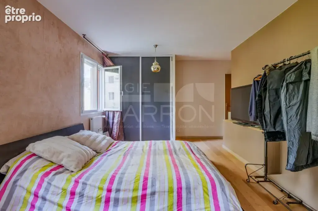 Maison familiale de 155 m² habitables avec 6 chambres et jardin paysagé - photo 8