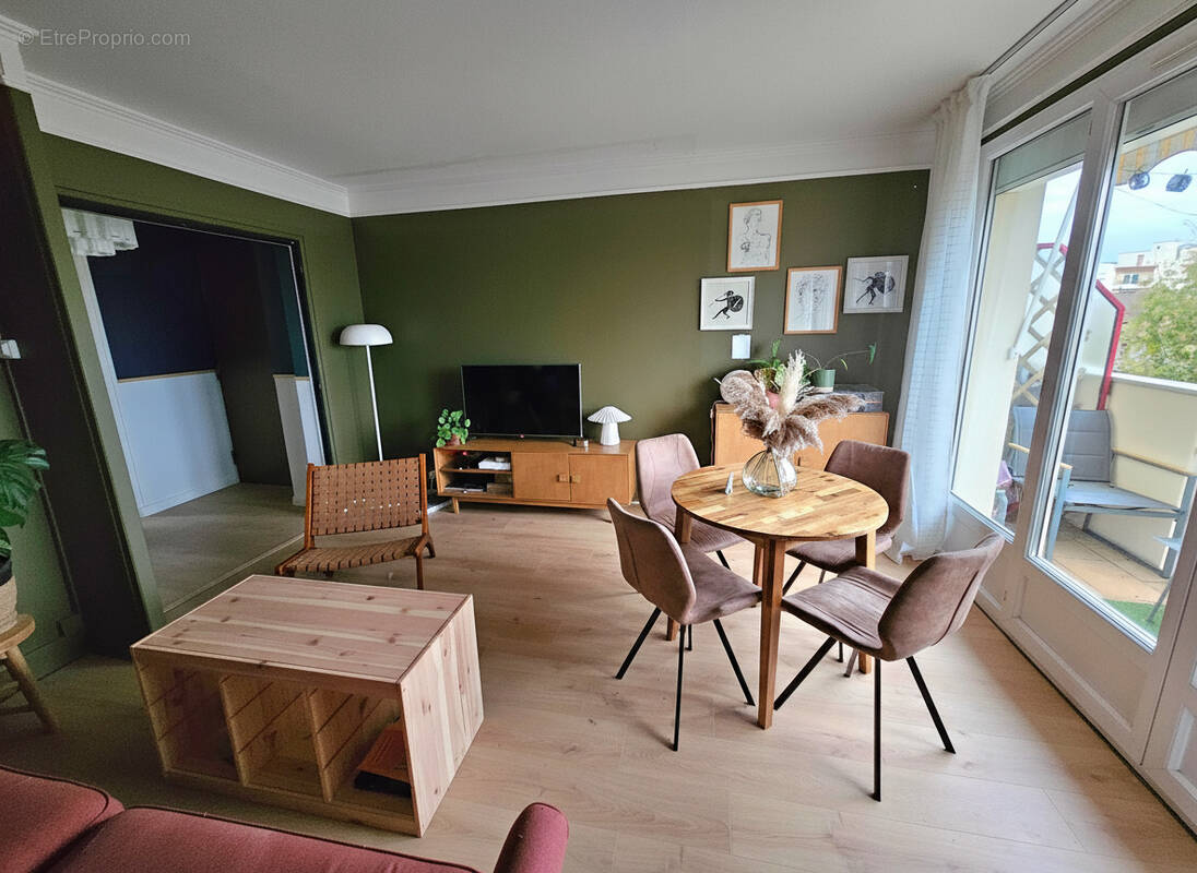 salon - Appartement à SOTTEVILLE-LES-ROUEN