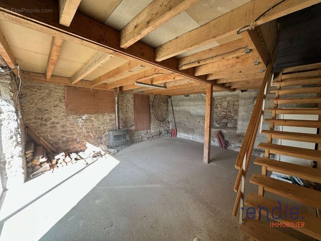 Maison à VERNET-LA-VARENNE