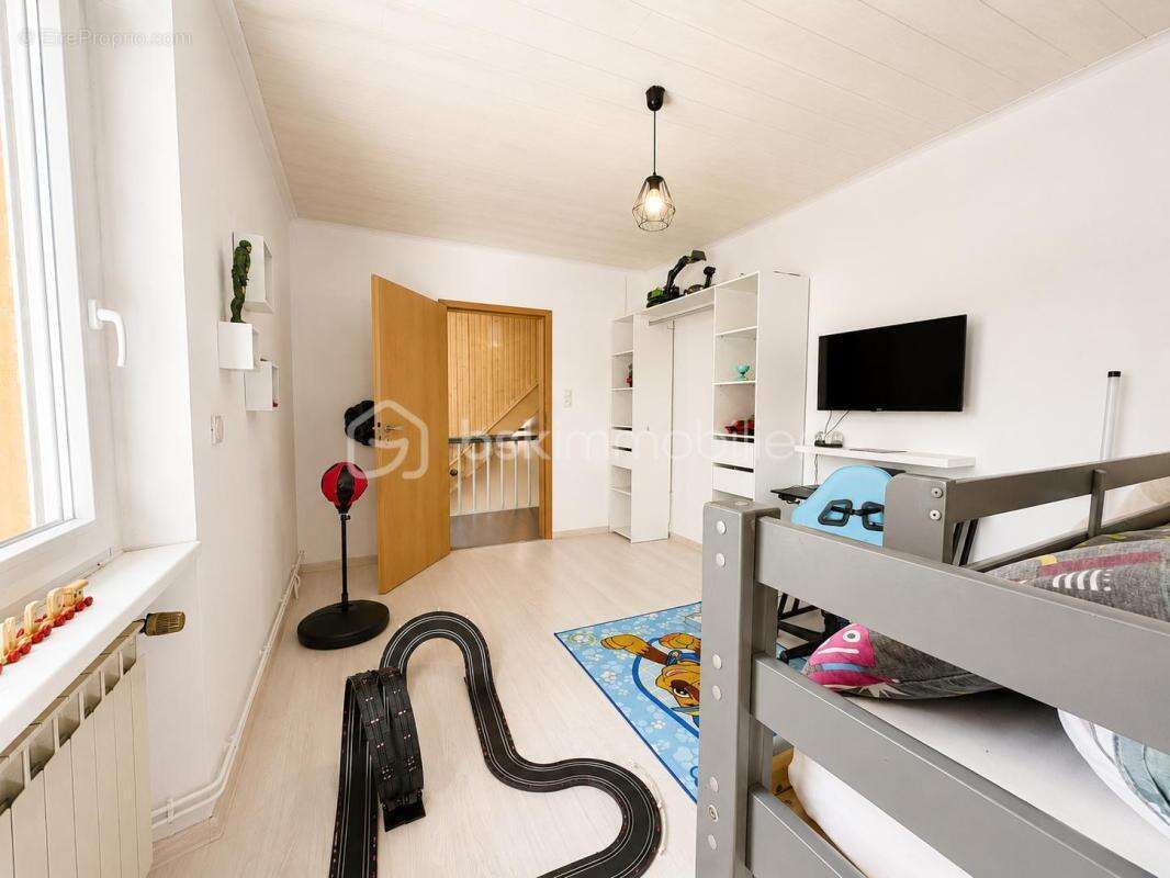 Maison familiale avec un potentiel de revenu locatif - photo 14