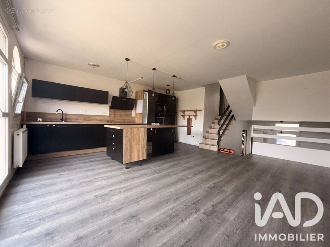 Maison 100 m² à Paron  - photo 1