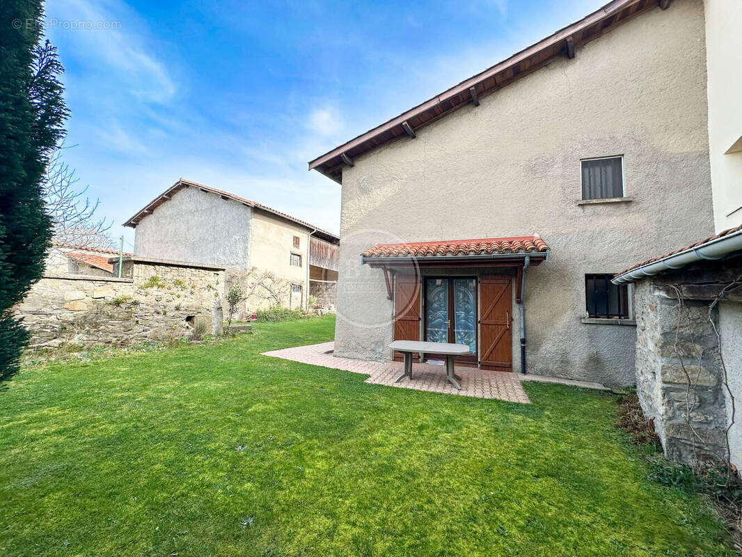 Maison à GREZIEU-LE-MARCHE