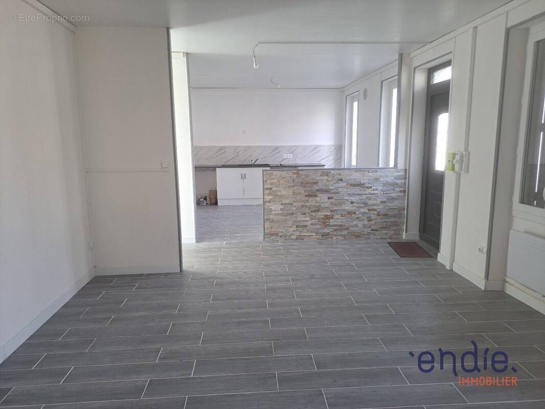 Maison à AINAY-LE-CHATEAU