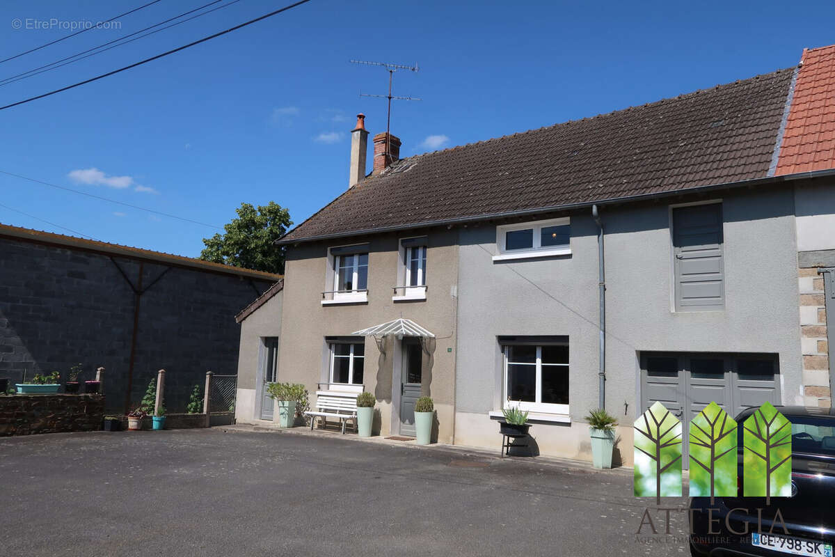 Maison à LE BOURG-D'HEM