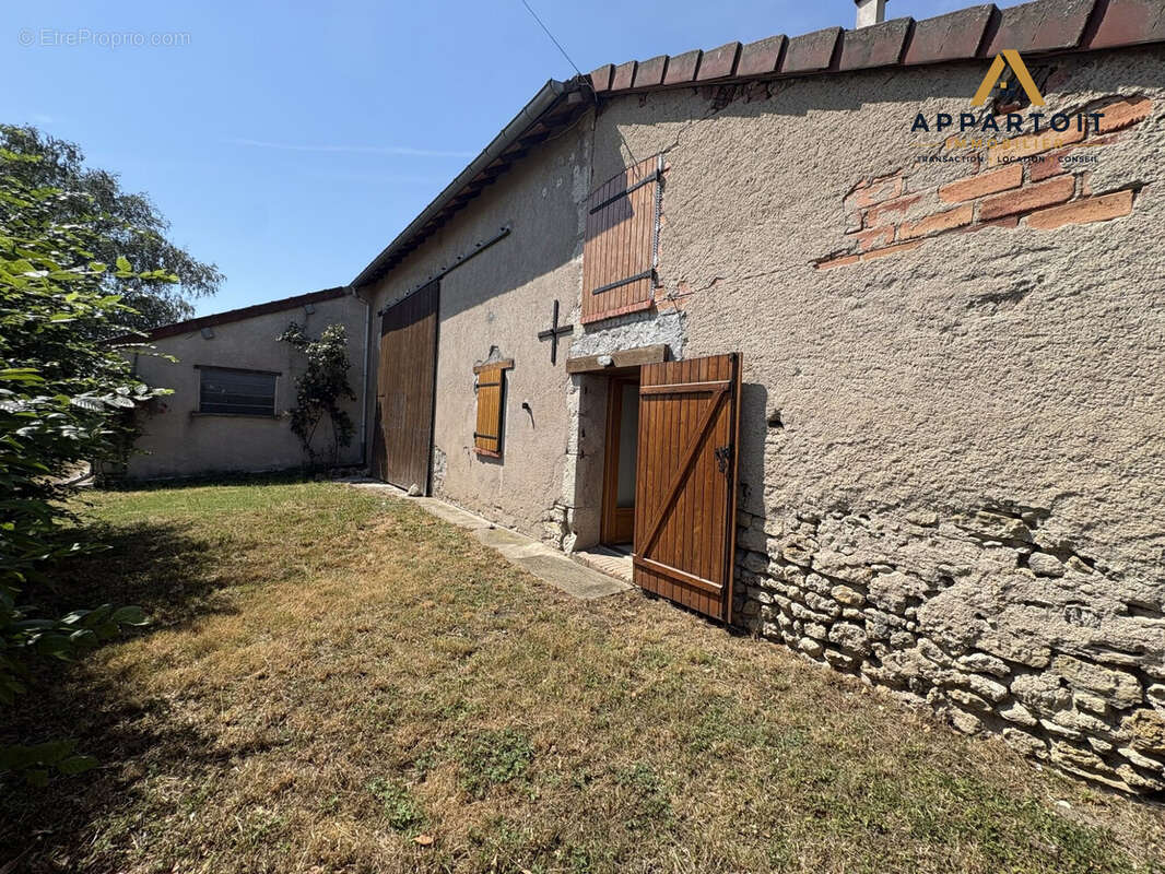 Maison à ESPINASSE-VOZELLE