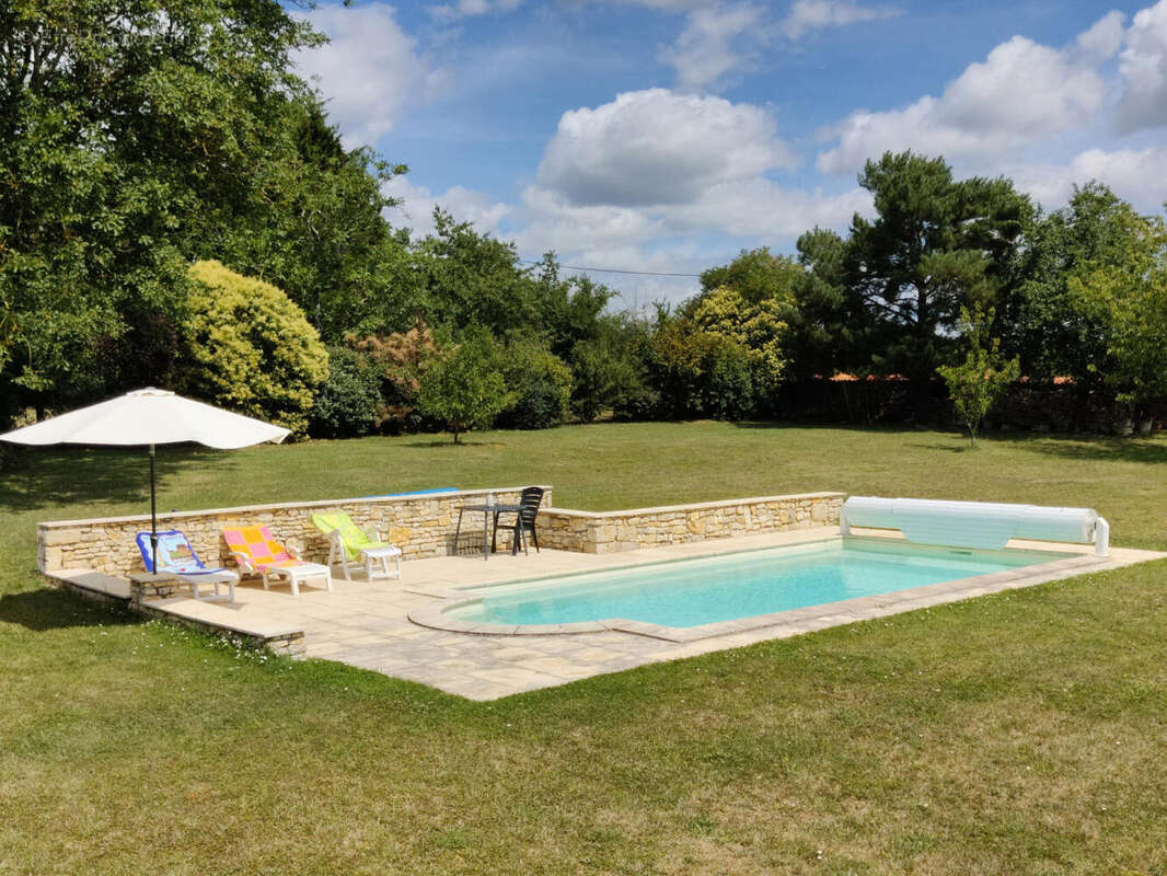 Magnifique Longère en Pierre, Maison d’Amis, Piscine, Vaste Grange, Vue Imprenable, Près d'Angoulême - photo 8