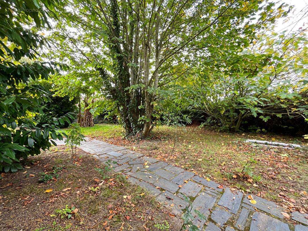 Maison à SAINT-GENOU