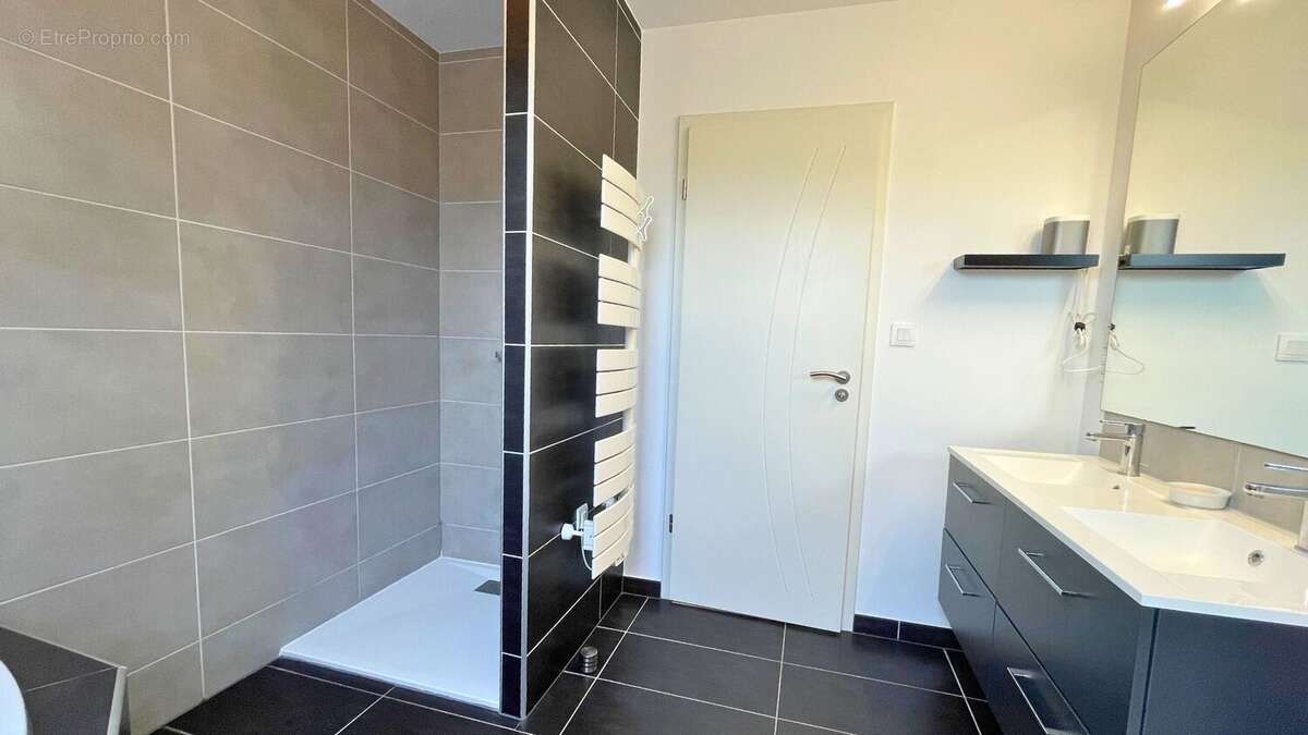 Maison à MONTREUX-VIEUX