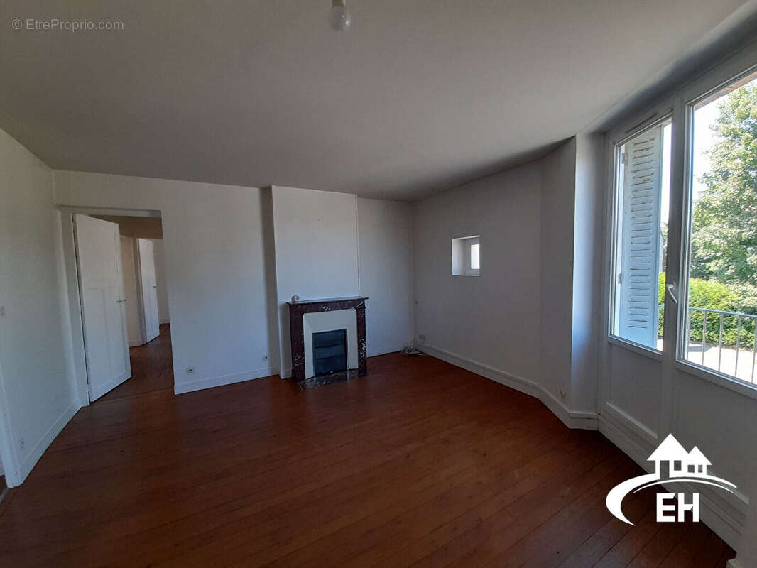 A vendre - immeuble de 210 m² - photo 2