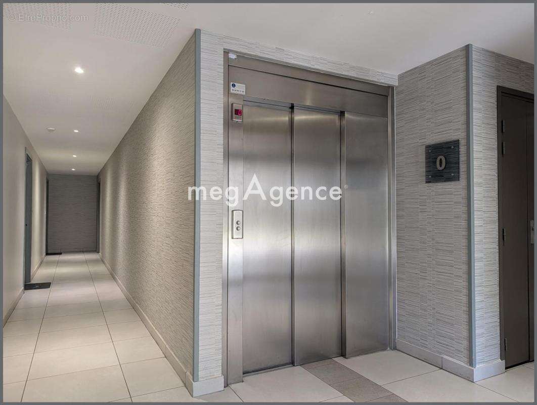 Appartement à MEYZIEU