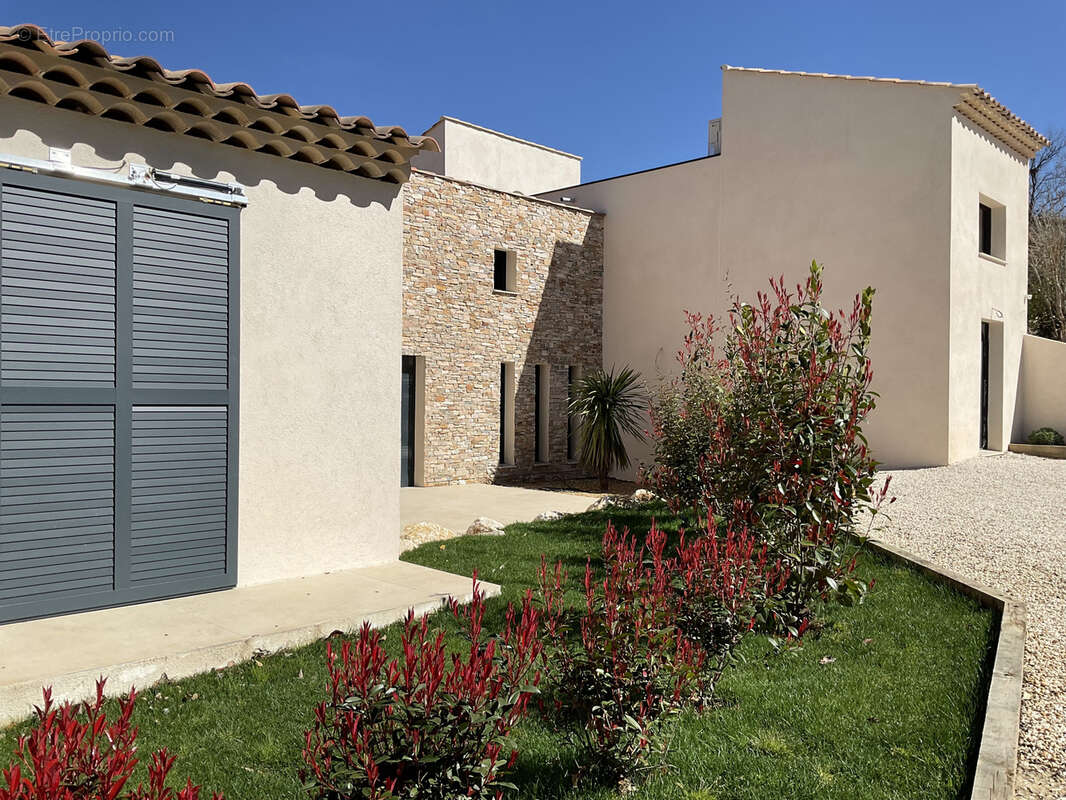 Maison à LE PUY-SAINTE-REPARADE