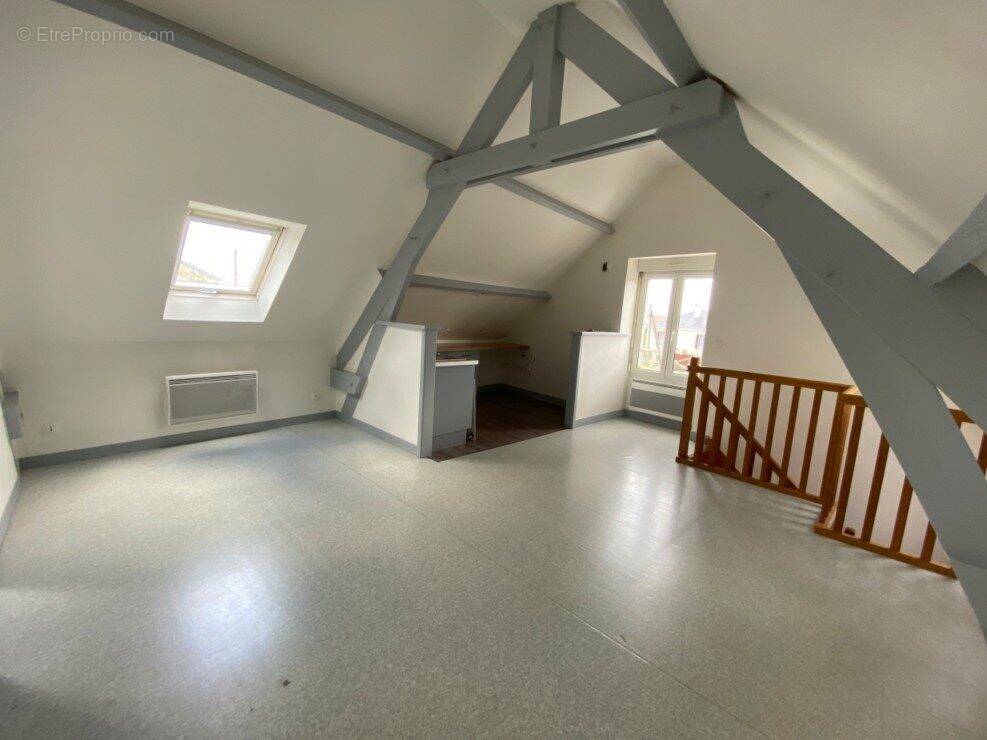 Appartement à LA CHAPELLE-SAINT-MESMIN