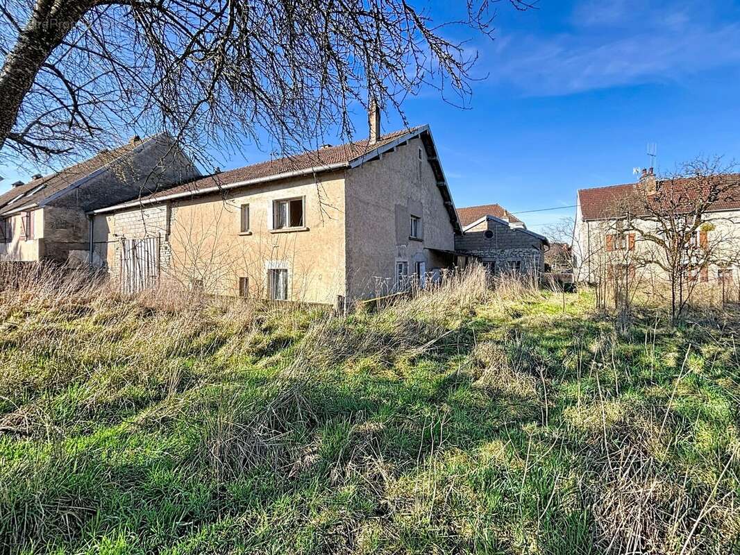 Maison à NEUVELLE-LES-LA-CHARITE
