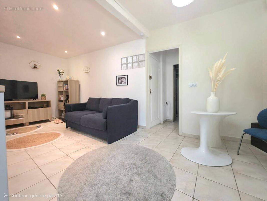 Appartement à BORMES-LES-MIMOSAS