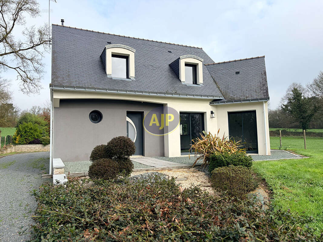 Maison à LA CHAPELLE-DE-BRAIN