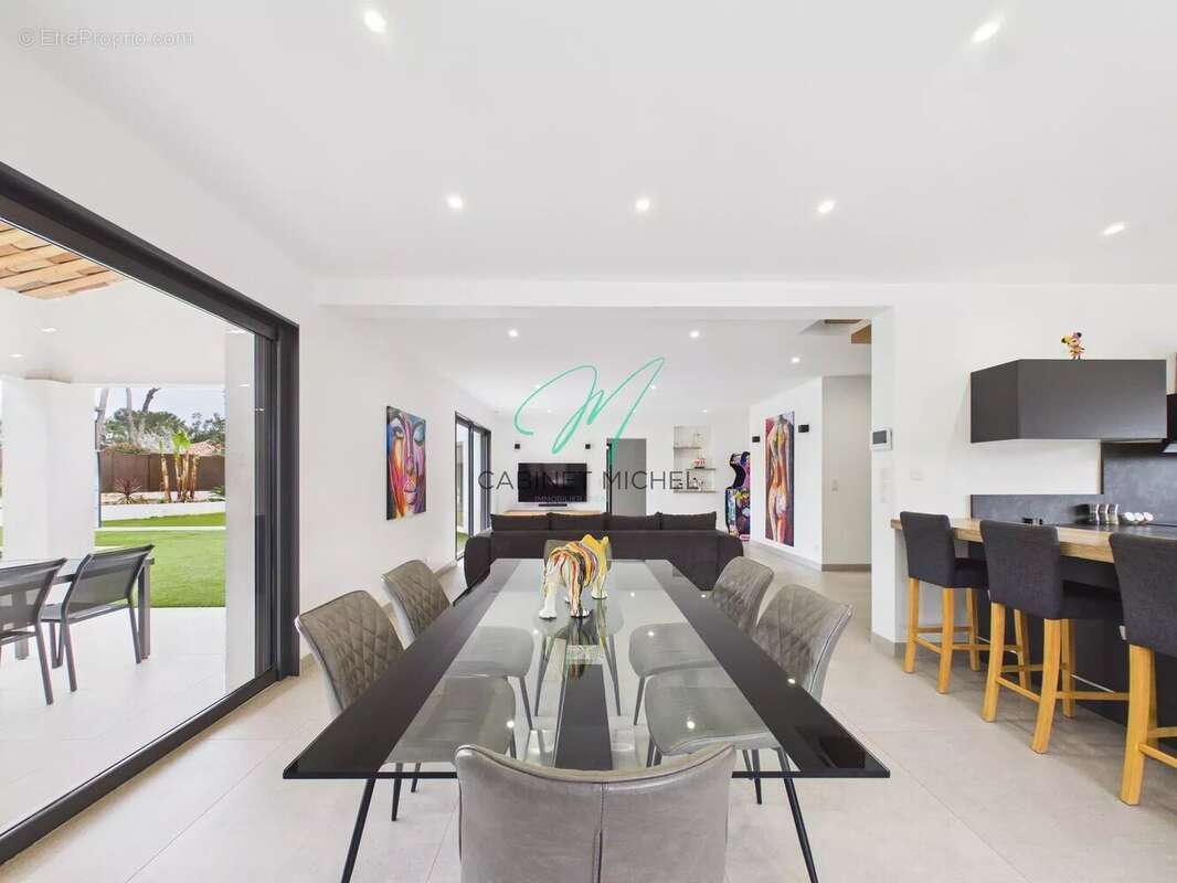 Maison à ROQUEFORT-LES-PINS