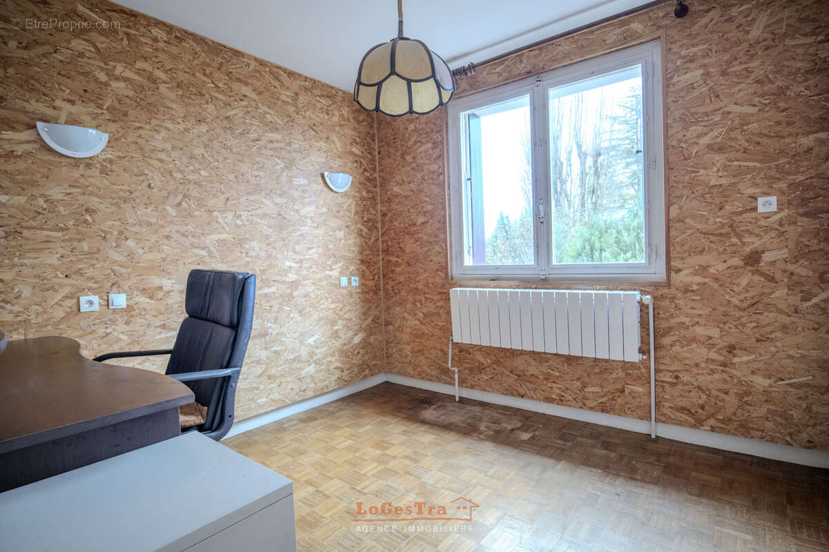 Maison à NEUFCHATEAU