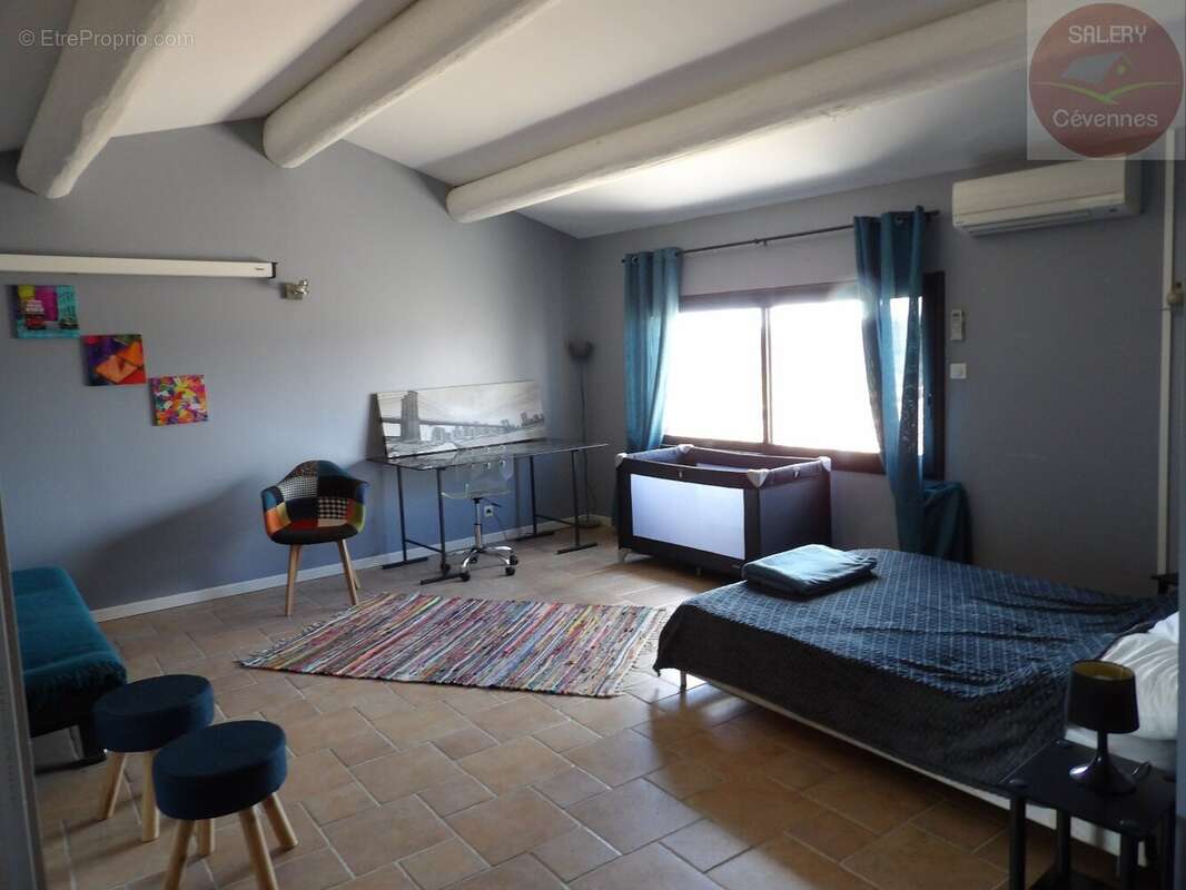 Maison à VEZENOBRES