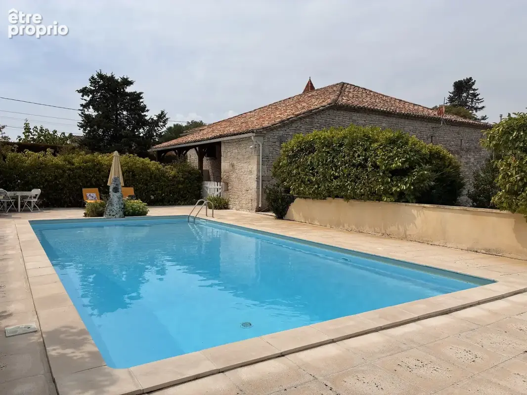 Ensemble quercynois avec pigeonnier, grange en pierre, piscine et gîte. - photo 7