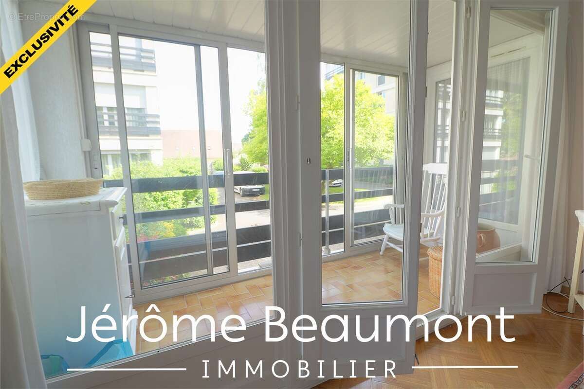 Appartement à EZANVILLE