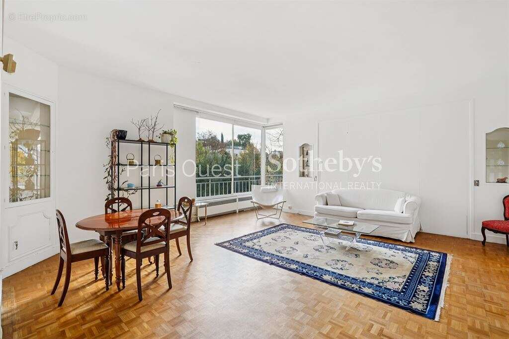 Appartement à NEUILLY-SUR-SEINE