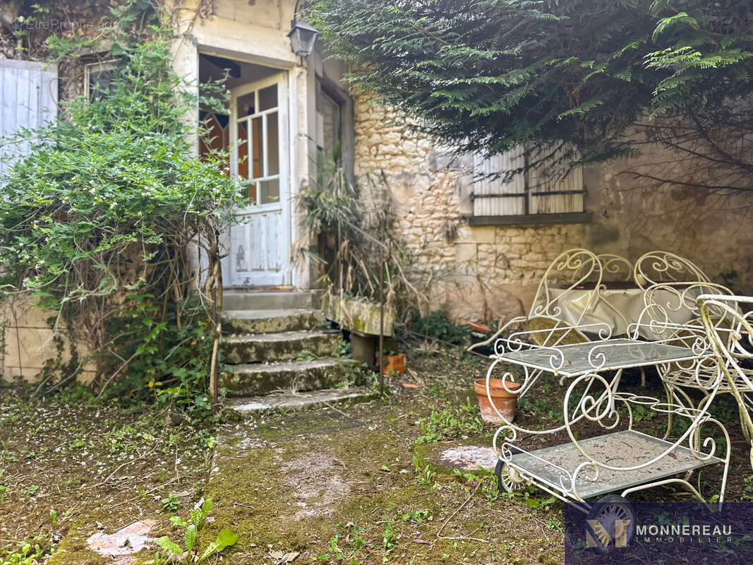 Maison à BARBEZIEUX-SAINT-HILAIRE