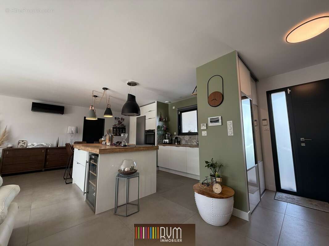 Maison à CEYZERIAT