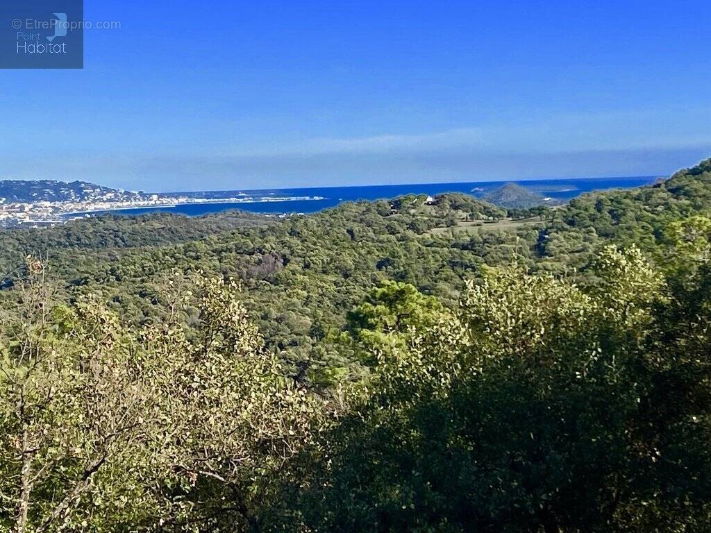 Maison à BAGNOLS-EN-FORET