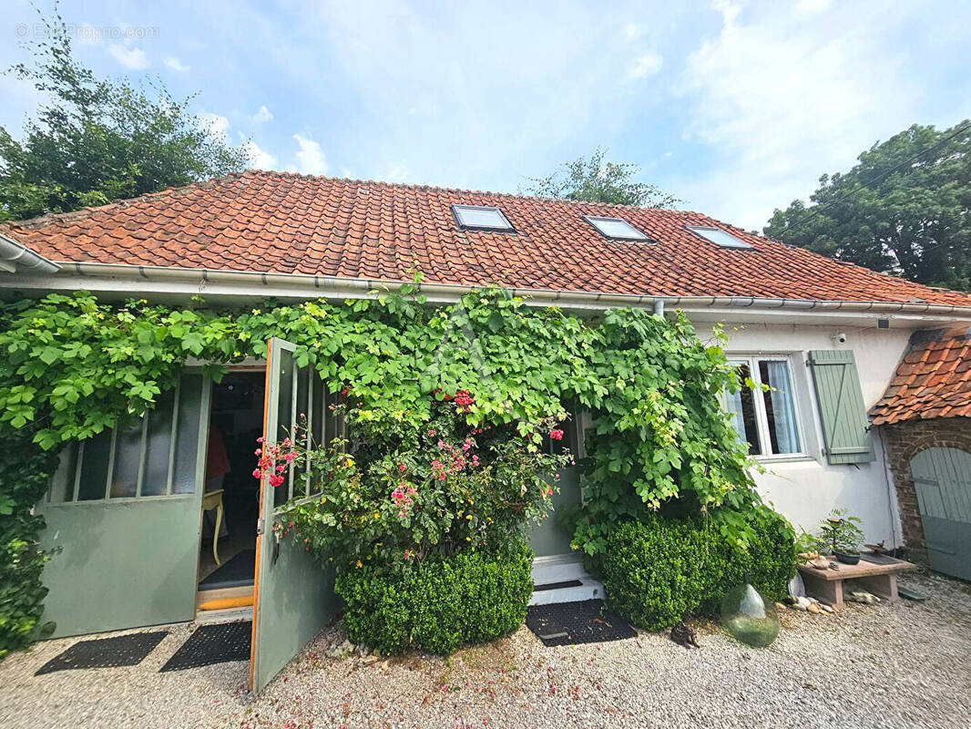 Maison à DOMINOIS