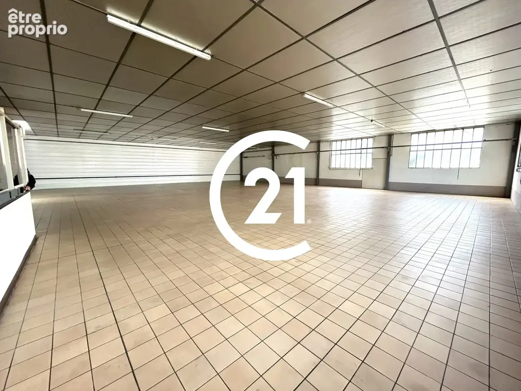Commerce 750 m² à Portes-Les-Valence  - photo 2