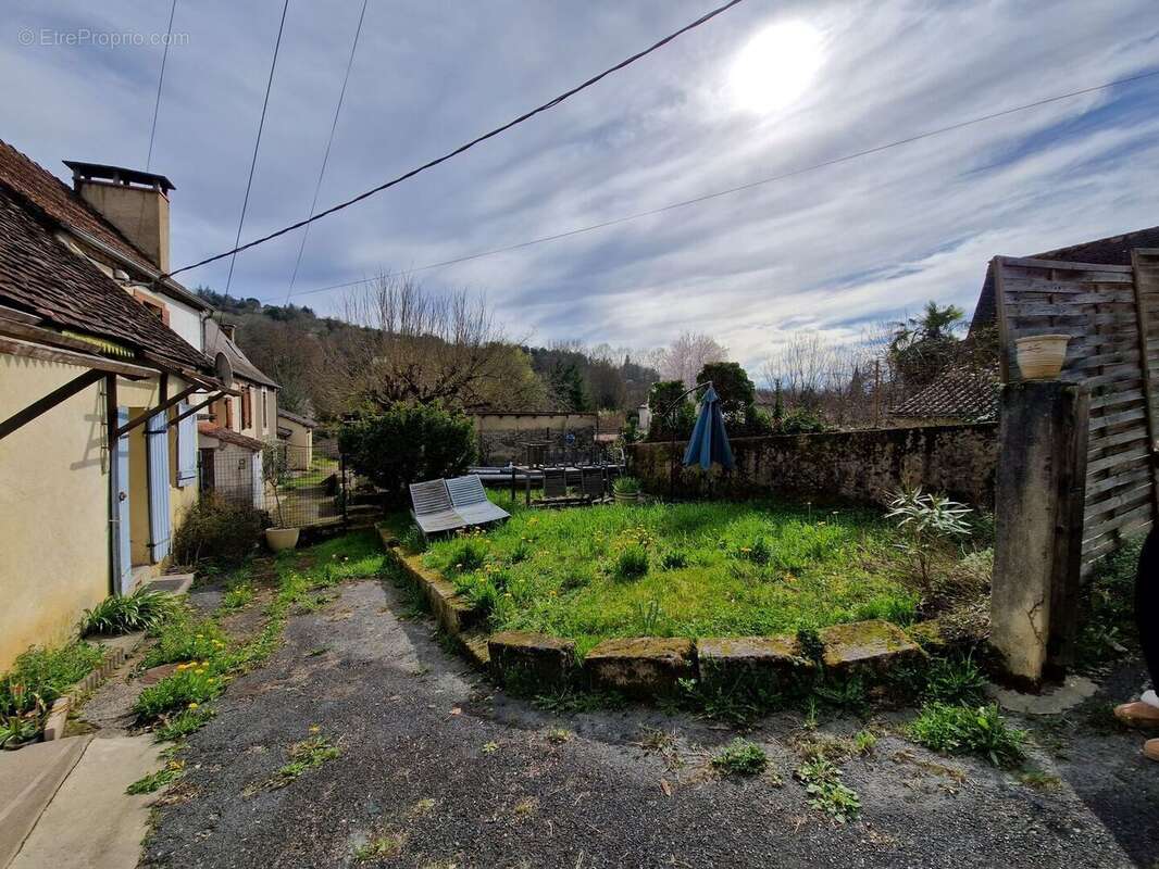 cour et jardin - Maison à LE BUGUE