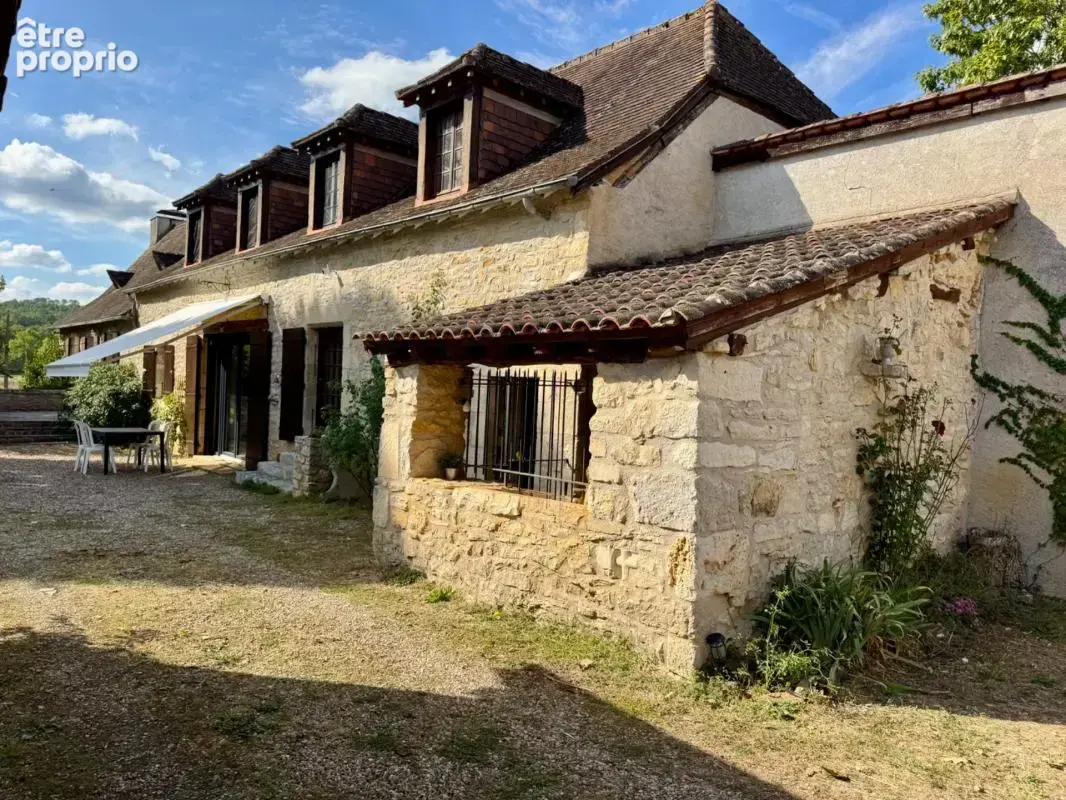 Coulaures (24420) – longère en pierre de 186 m² – 5 chambres – terrain de 3 224 m² – garage et dépendances - photo 3