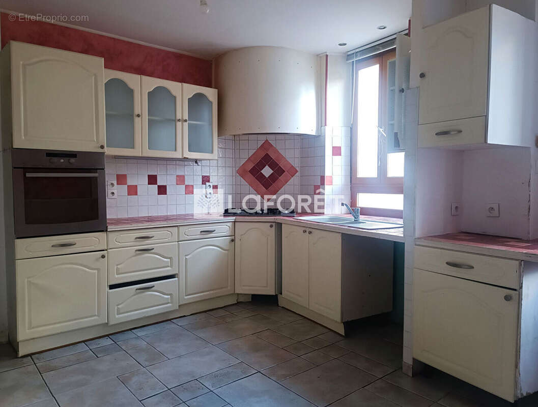 Maison à LATOUR-DE-FRANCE