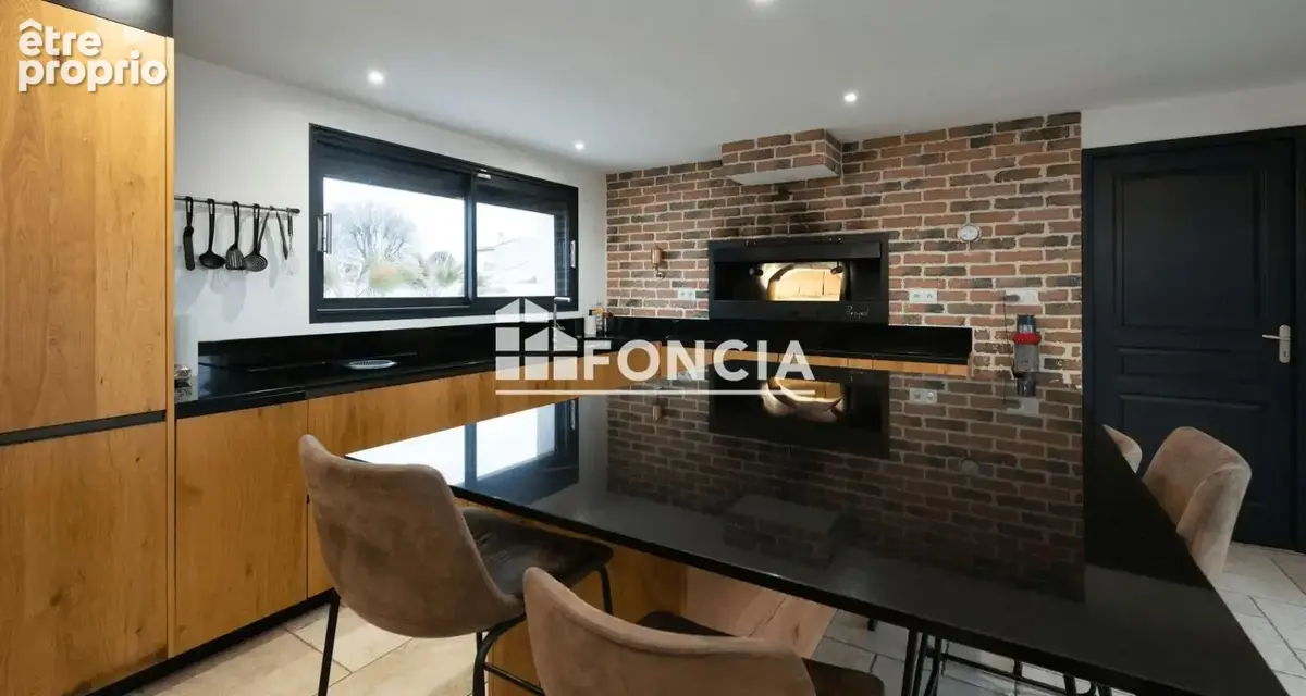 CHAVANNES, très belle villa de 216 m2 en très bon état général sur un terrain de 1530 m2 avec piscine - photo 7