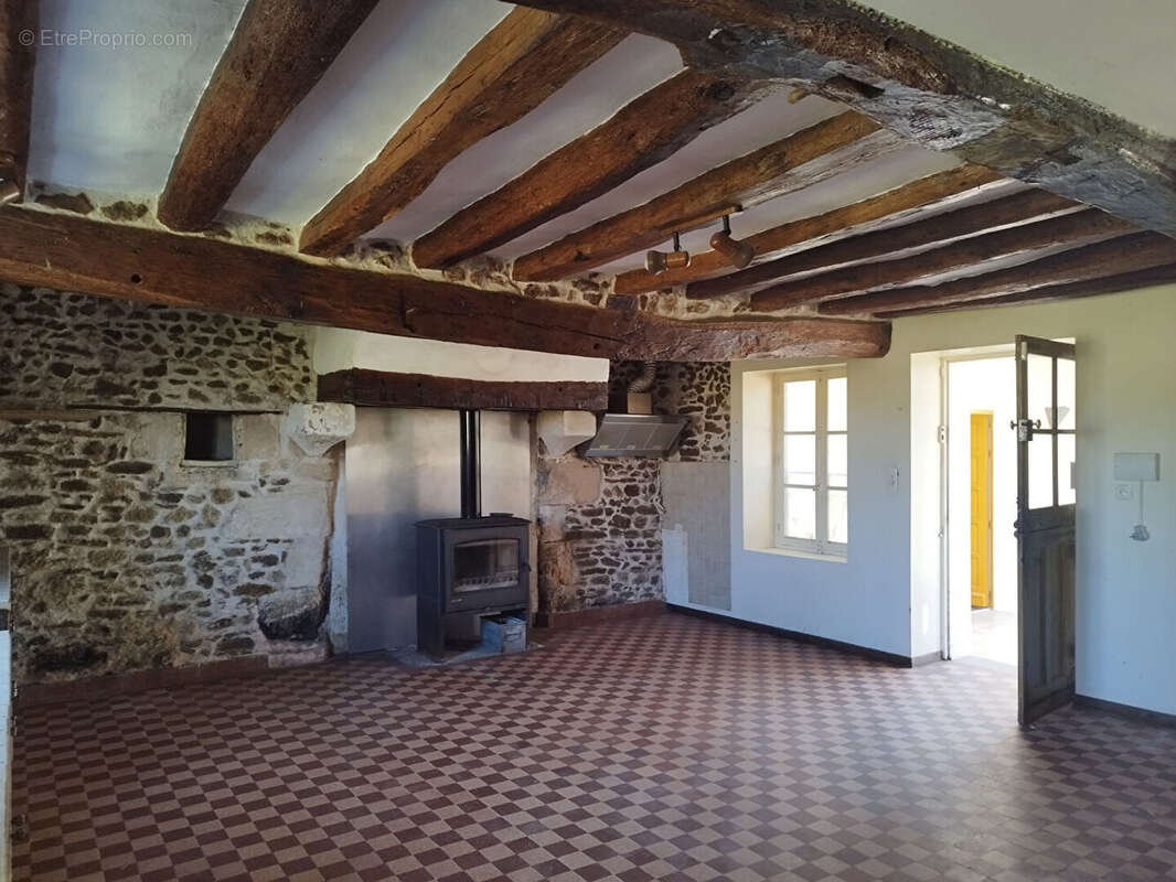 Maison à NOUANS-LES-FONTAINES