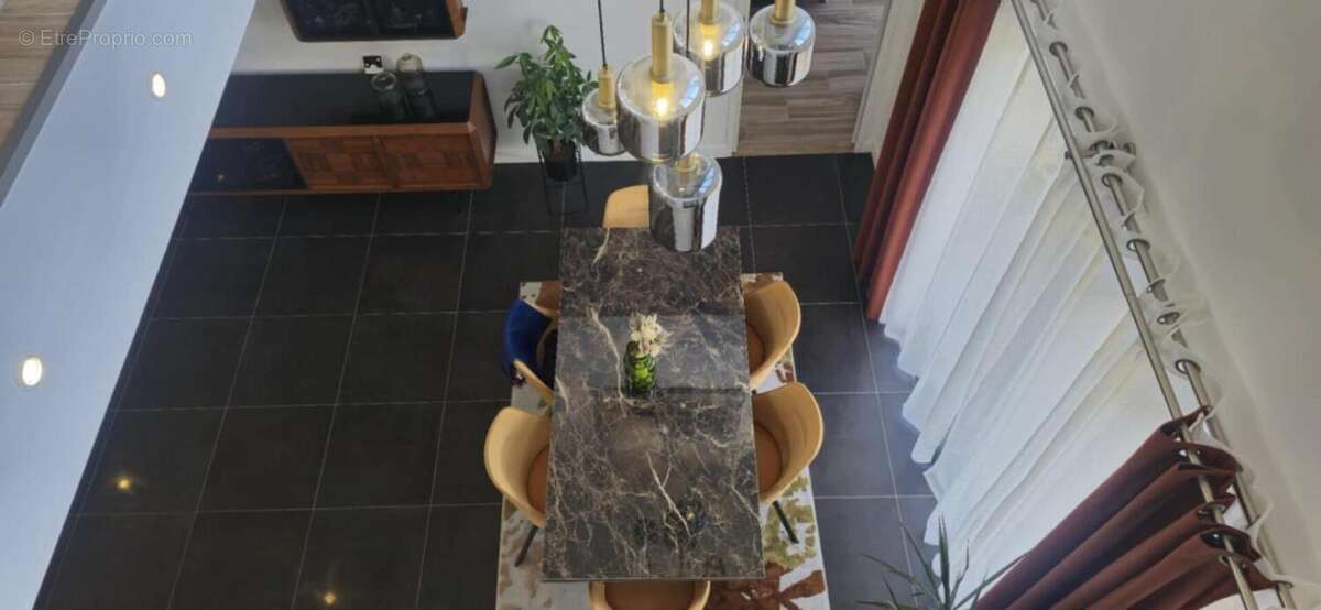 Maison à NEUVILLE-SUR-SARTHE