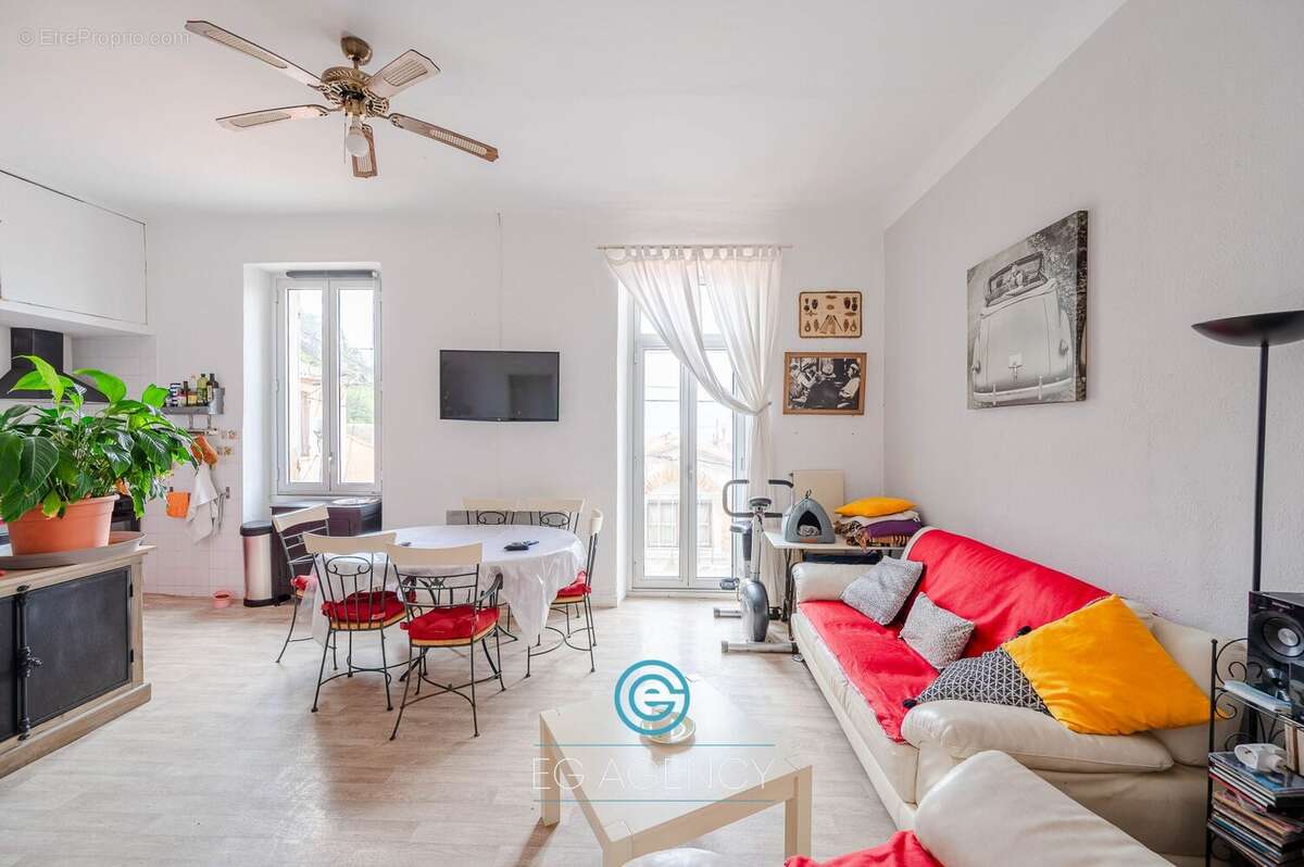Appartement à MARSEILLE-8E