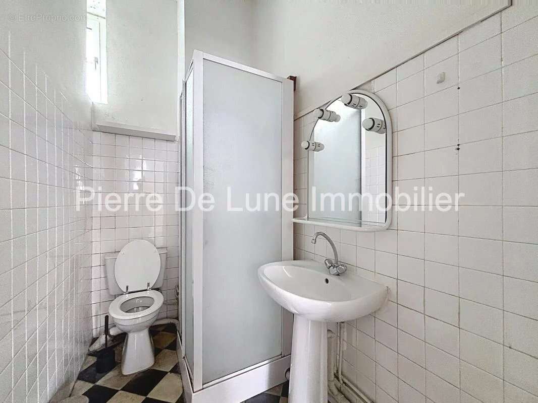 Lyon 1er – Appartement de caractère à réinventer  Charme de l'ancien, dressing, cave & grenier - photo 13