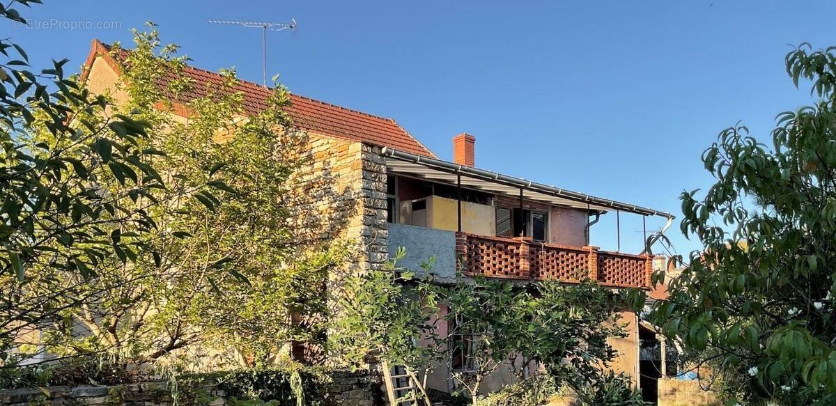 Maison à SALORNAY-SUR-GUYE