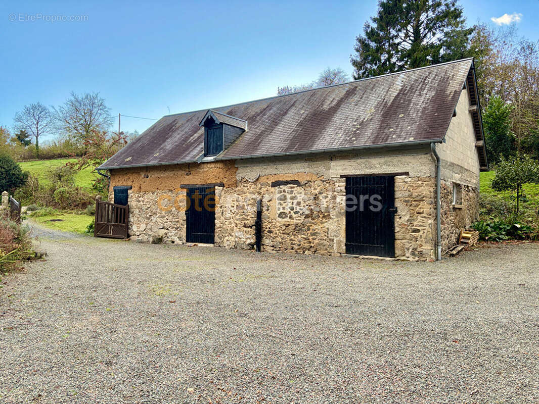 Maison à SAINT-SAUVEUR-LENDELIN