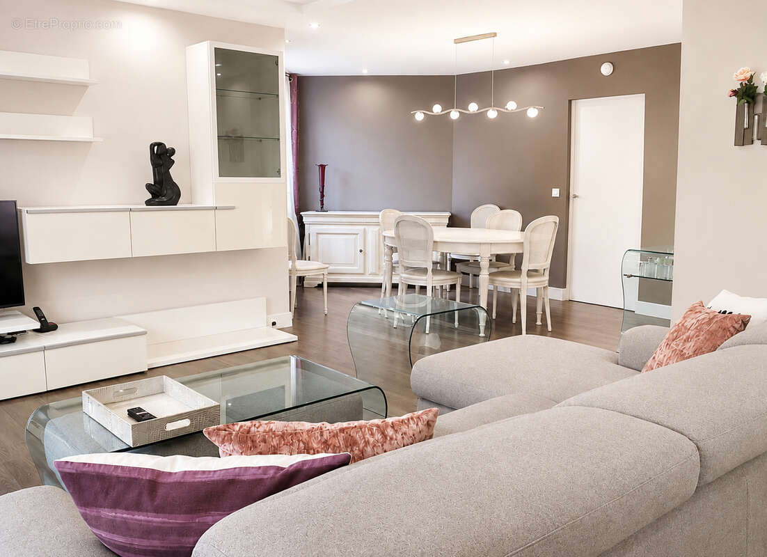 Vaste t2 de 86 m² avec terrasse, garage et cave, proche frontière suisse, copropriété haut de gamme avec piscine et tennis - photo 2