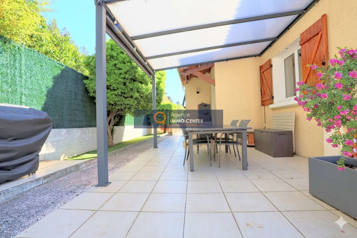 Maison à SOLLIES-TOUCAS