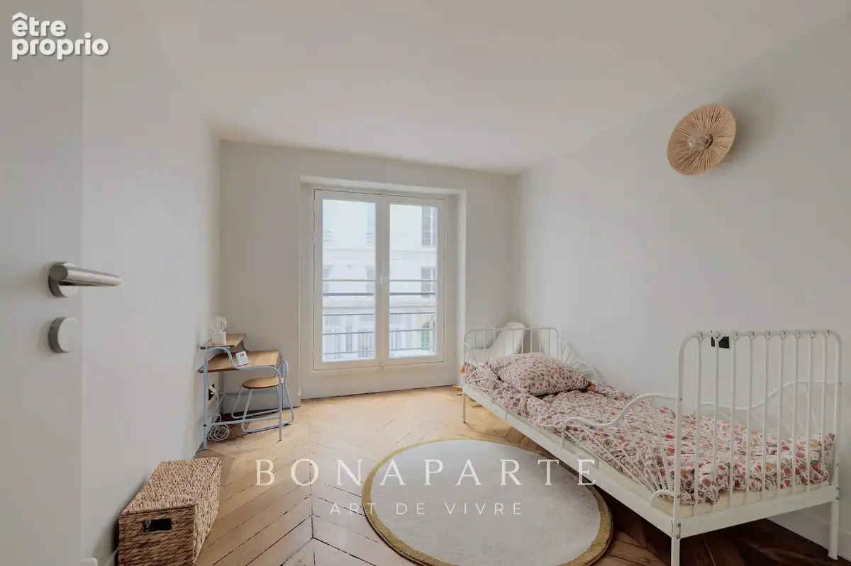 PARIS 9 - Duplex entièrement rénové - photo 20