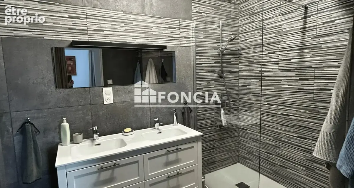 Appartement rénové de type 3/4 avec cave en sous-sol, proche des commerces et services - photo 8