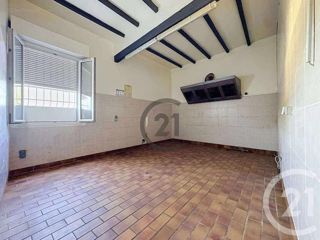 Maison 717 m² à Courcy  - photo 6