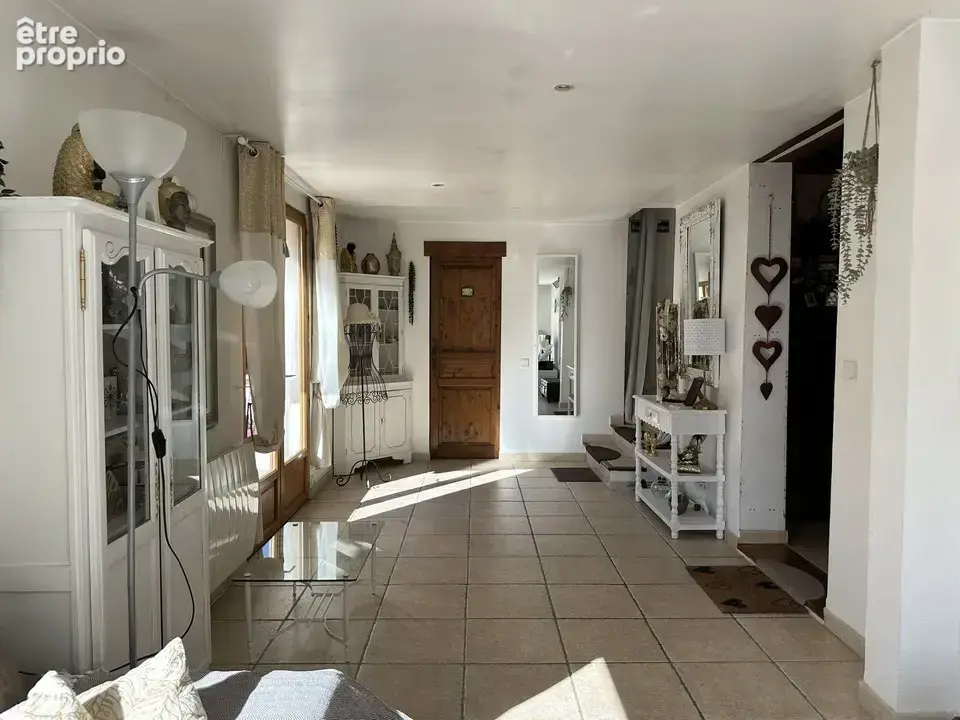 Villa 5 pièces de 128 m2 avec très grande terrasse, parking et terrains. - photo 10